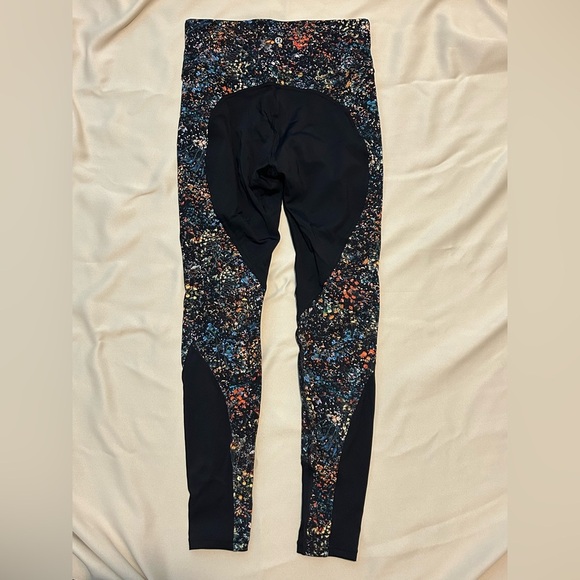 Lululemon Wake & Train Tight *28" in Black/Flowerescent Multi - Size 8 - Picture 6 of 12